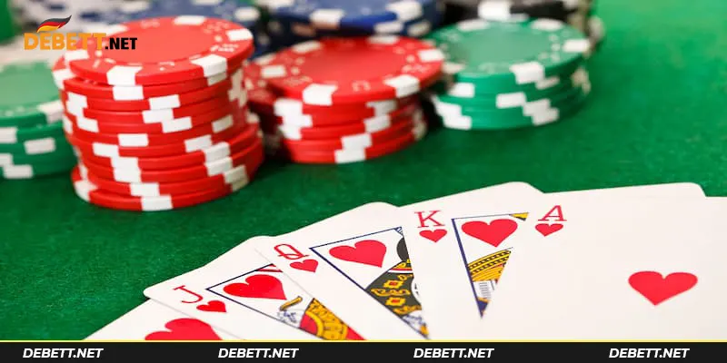Có nhiều thuật ngữ trong bài poker mà người chơi nên biết trước khi tham gia